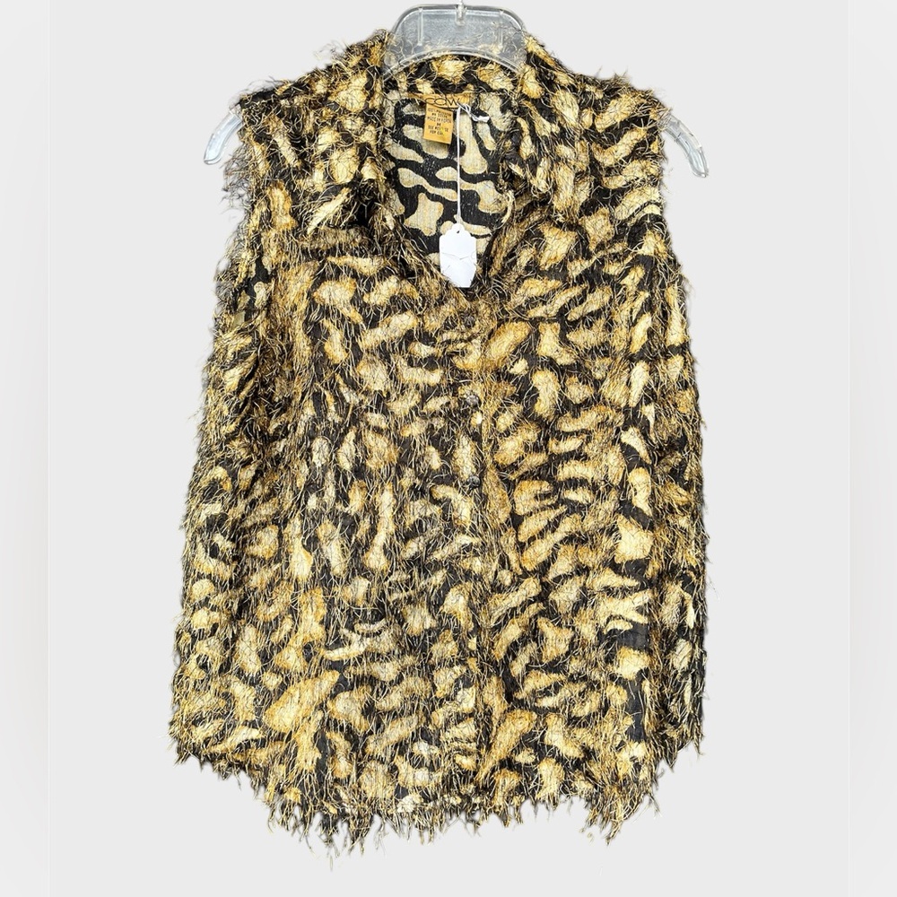Brown and black faux fur button down tank with leopard print #leopardprint
